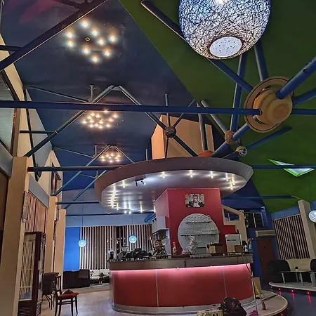 семеен максим Hotel *